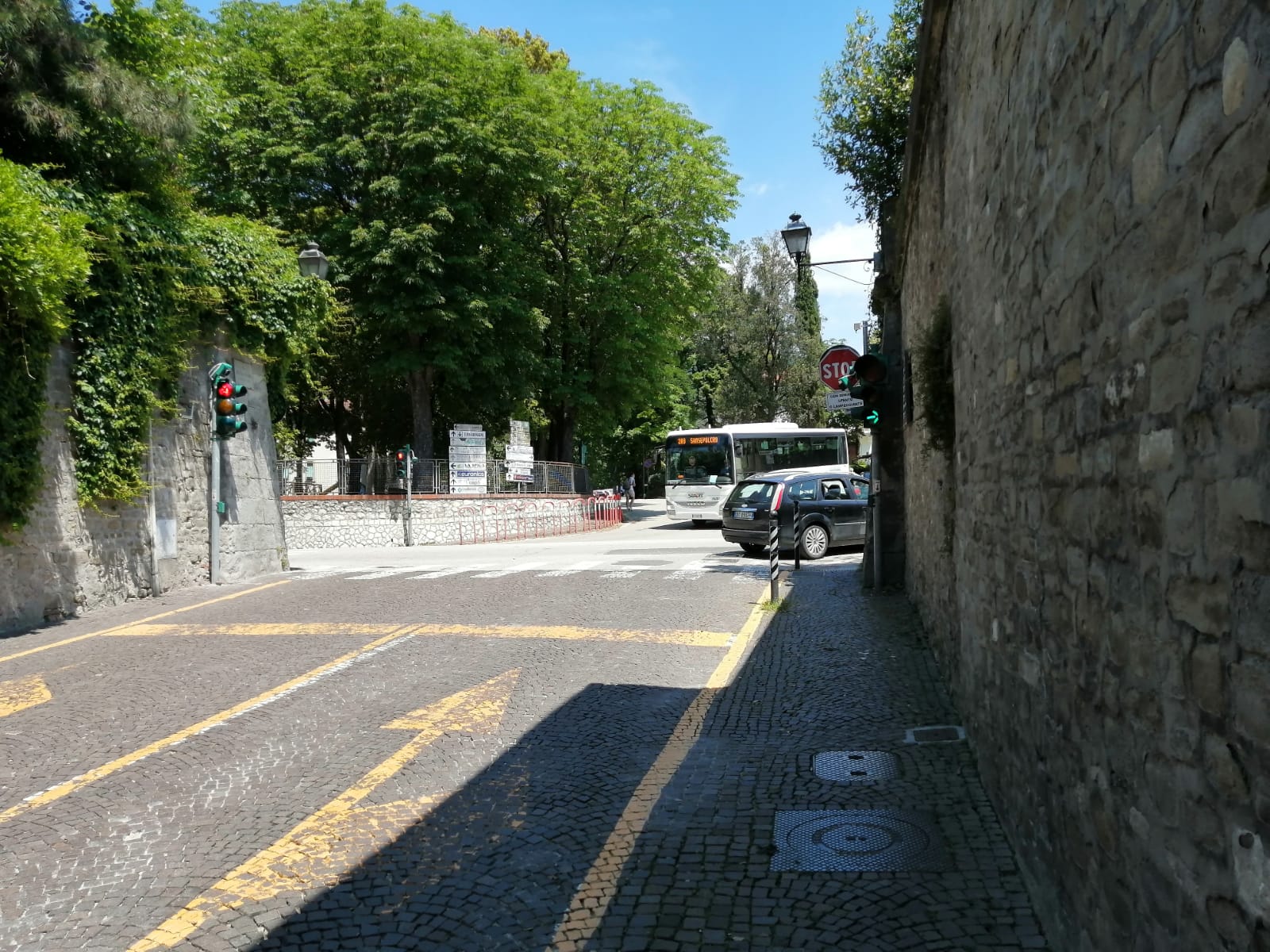 Doppia luce al semaforo di via Ranieri, stop alle code