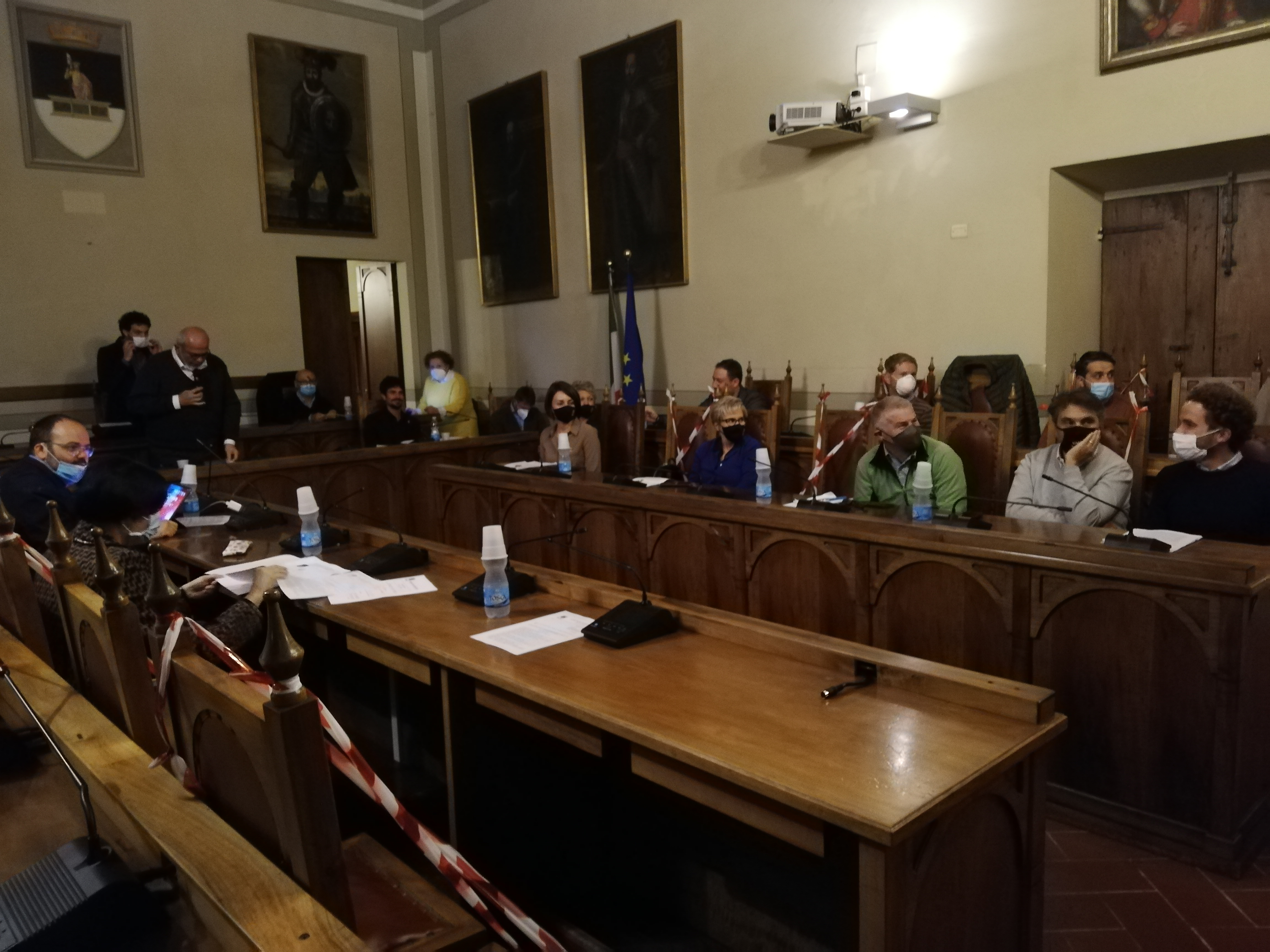Pratiche urbanistiche e tributi, la risposta del Consiglio comunale